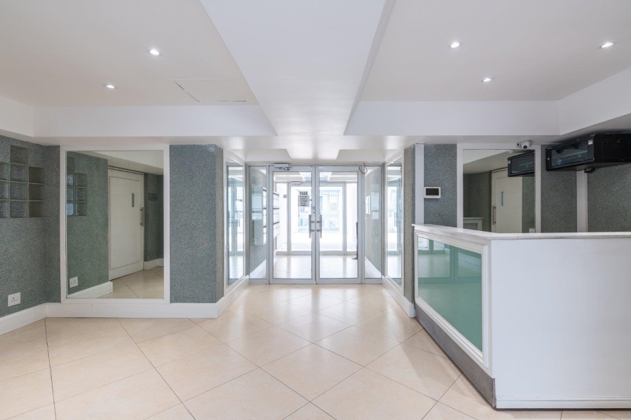 3 Bedroom Property for Sale in Sea Point Western Cape